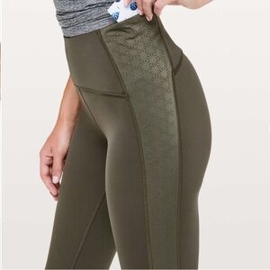 Lululemon Strength & Sweat Tight *28"
Dark Olive Size 4